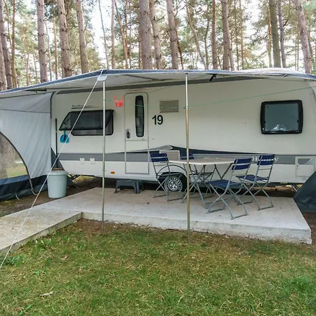Urlaub Im Wohnwagen Mitten Im Wald Lutow Buitenkant foto