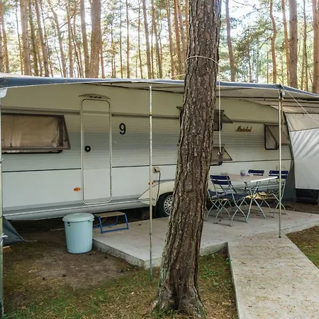 Urlaub Im Wohnwagen Mitten Im Wald Lutow Buitenkant foto