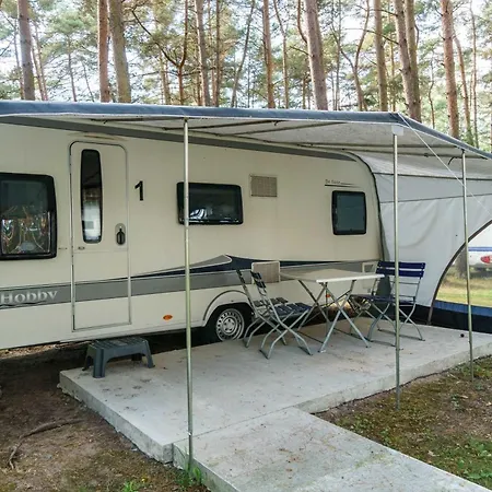 Urlaub Im Wohnwagen Mitten Im Wald Lutow Buitenkant foto