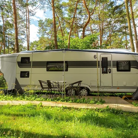 Urlaub Im Wohnwagen Mitten Im Wald Lutow Buitenkant foto