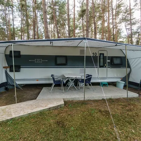 Urlaub Im Wohnwagen Mitten Im Wald Lutow Buitenkant foto