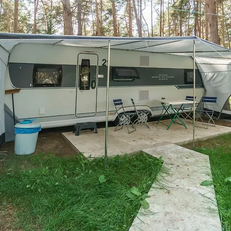 Urlaub Im Wohnwagen Mitten Im Wald Lutow Buitenkant foto