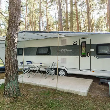 Urlaub Im Wohnwagen Mitten Im Wald Lutow Buitenkant foto