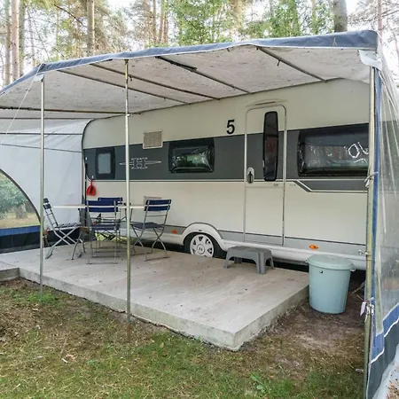 Urlaub Im Wohnwagen Mitten Im Wald Lutow Buitenkant foto