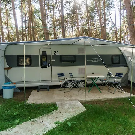 Urlaub Im Wohnwagen Mitten Im Wald Lutow Buitenkant foto