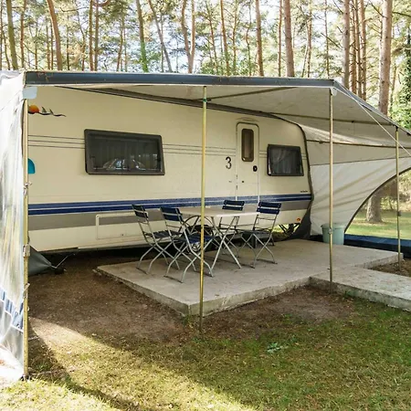 Urlaub Im Wohnwagen Mitten Im Wald Lutow Buitenkant foto
