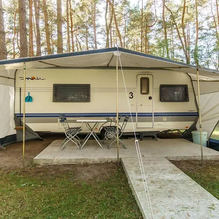 Urlaub Im Wohnwagen Mitten Im Wald Lutow Buitenkant foto