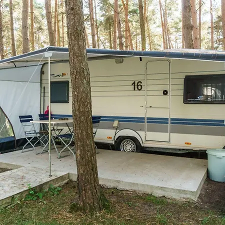 Urlaub Im Wohnwagen Mitten Im Wald Lutow Buitenkant foto