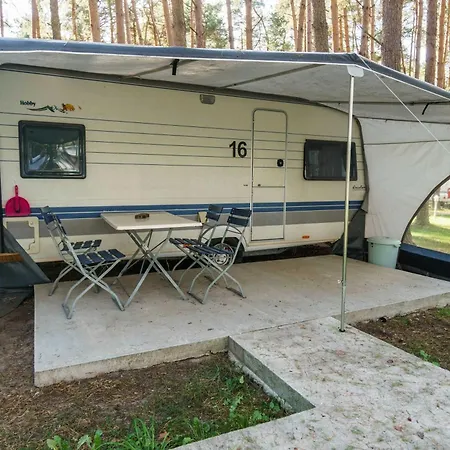 Urlaub Im Wohnwagen Mitten Im Wald Lutow Buitenkant foto