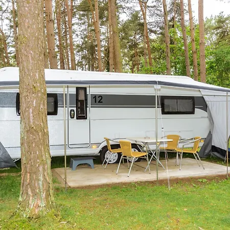 Urlaub Im Wohnwagen Mitten Im Wald Lutow Buitenkant foto