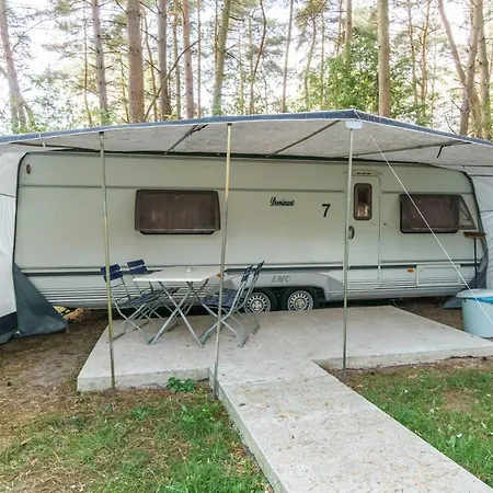 Urlaub Im Wohnwagen Mitten Im Wald Lutow Buitenkant foto