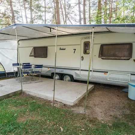 Urlaub Im Wohnwagen Mitten Im Wald Lutow Buitenkant foto