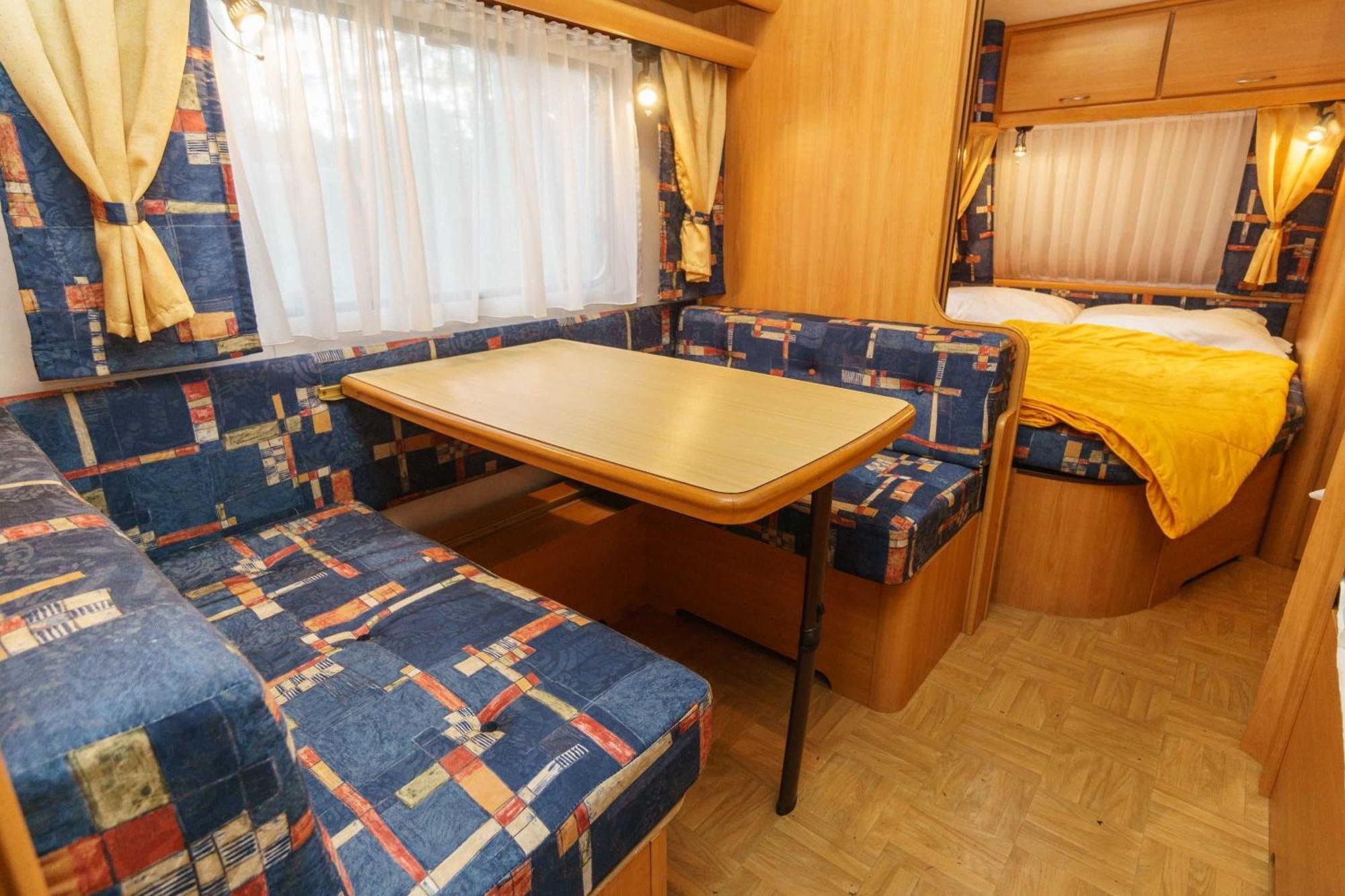 Campingplatz Urlaub Im Wohnwagen Mitten Im Wald *