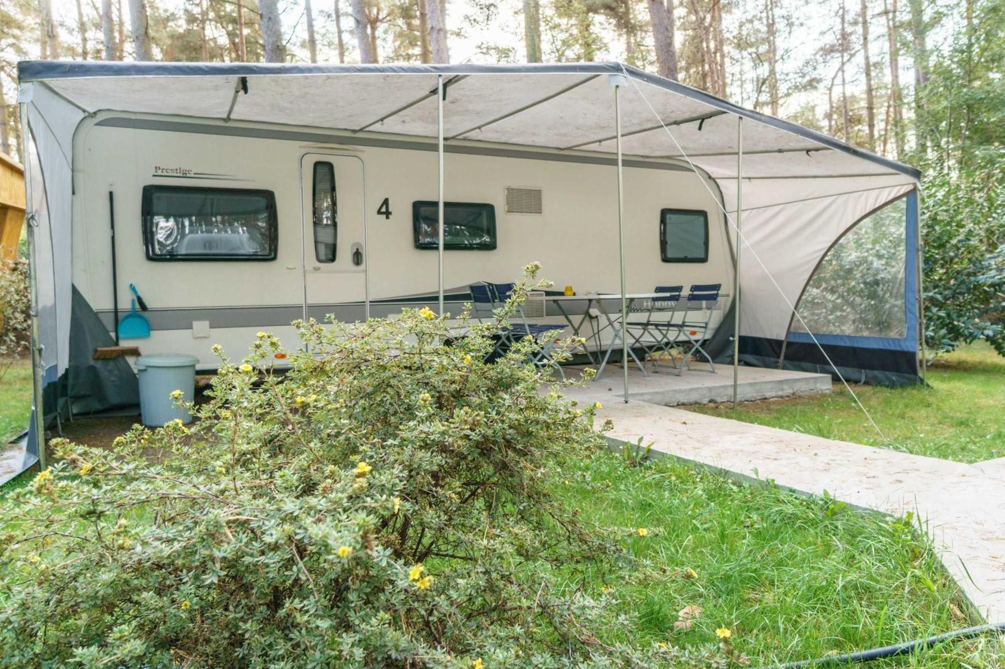 Urlaub Im Wohnwagen Mitten Im Wald * Lutow