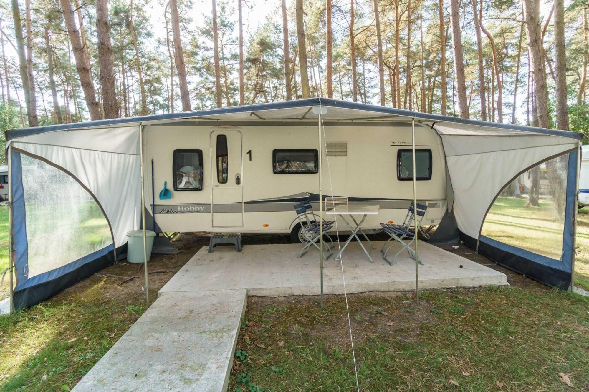 Urlaub Im Wohnwagen Mitten Im Wald