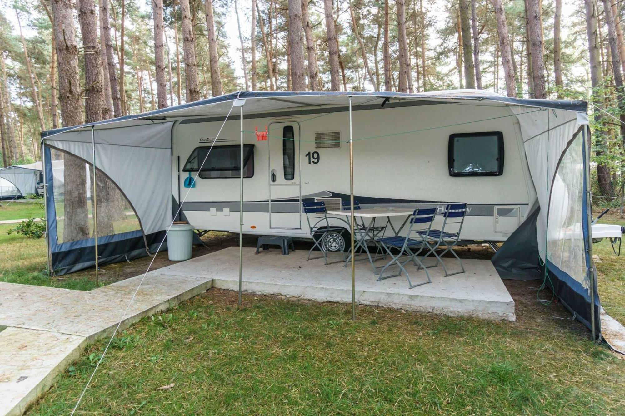Urlaub Im Wohnwagen Mitten Im Wald Campingplatz Lutow