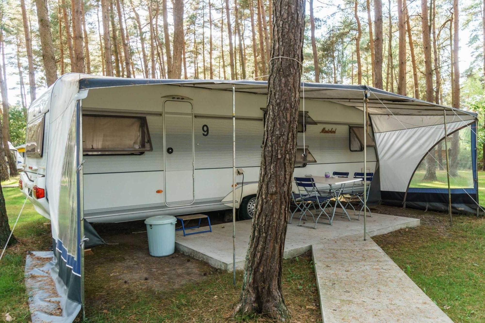 Urlaub Im Wohnwagen Mitten Im Wald * Lutow