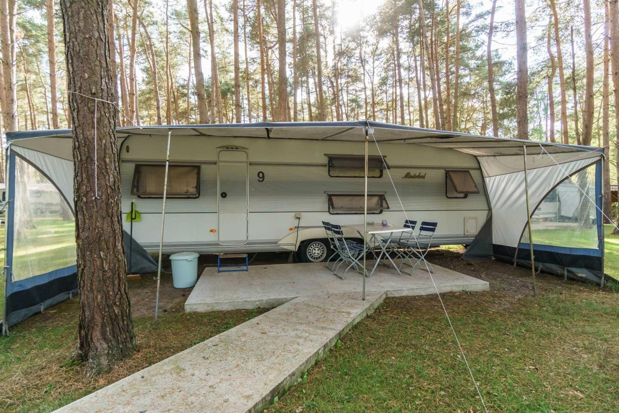 Urlaub Im Wohnwagen Mitten Im Wald *