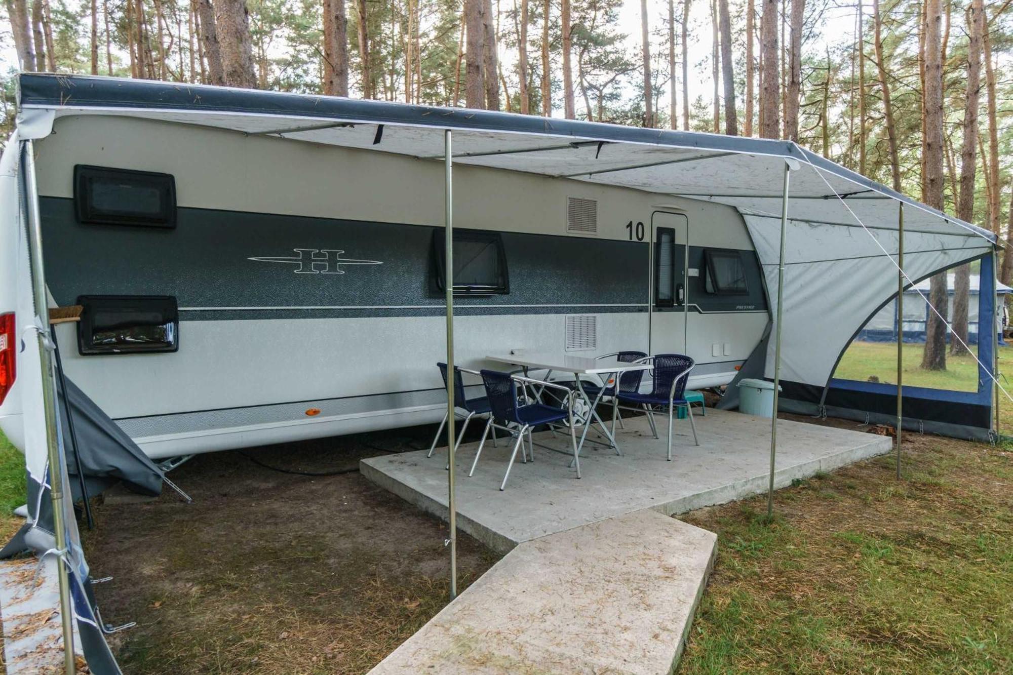 Urlaub Im Wohnwagen Mitten Im Wald Campingplatz *