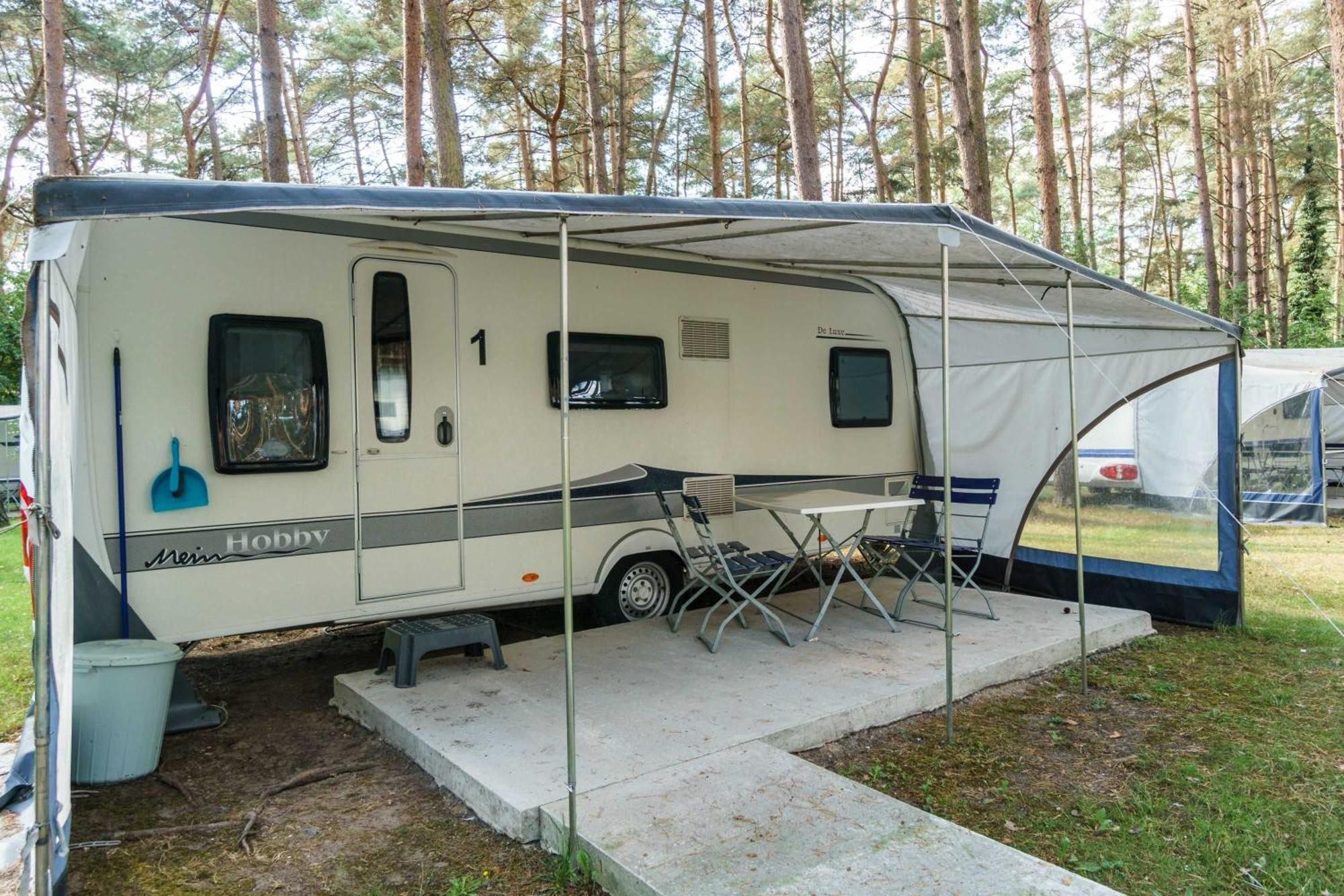 Campingplatz Urlaub Im Wohnwagen Mitten Im Wald Lutow