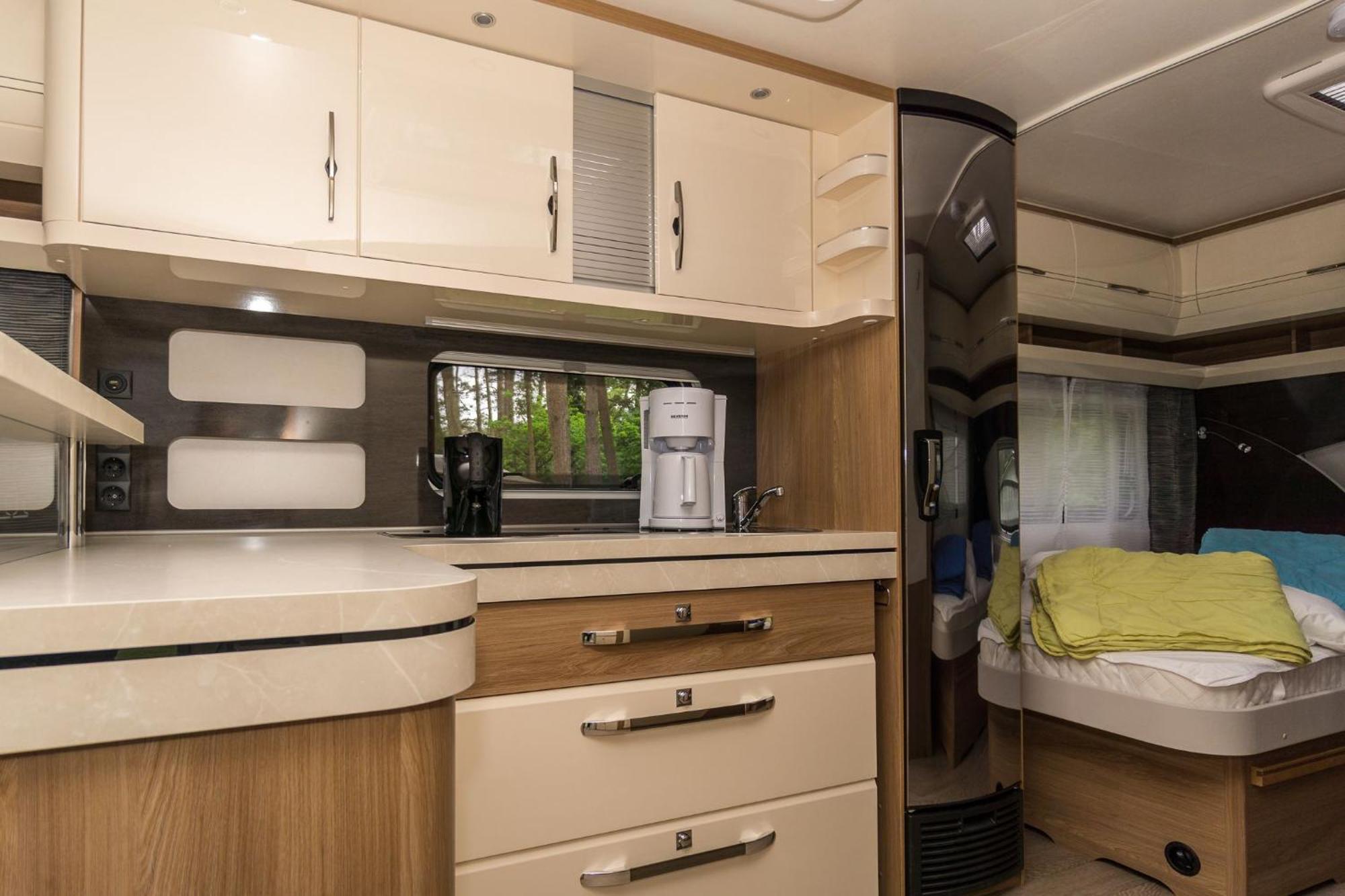 Campingplatz Urlaub Im Wohnwagen Mitten Im Wald *