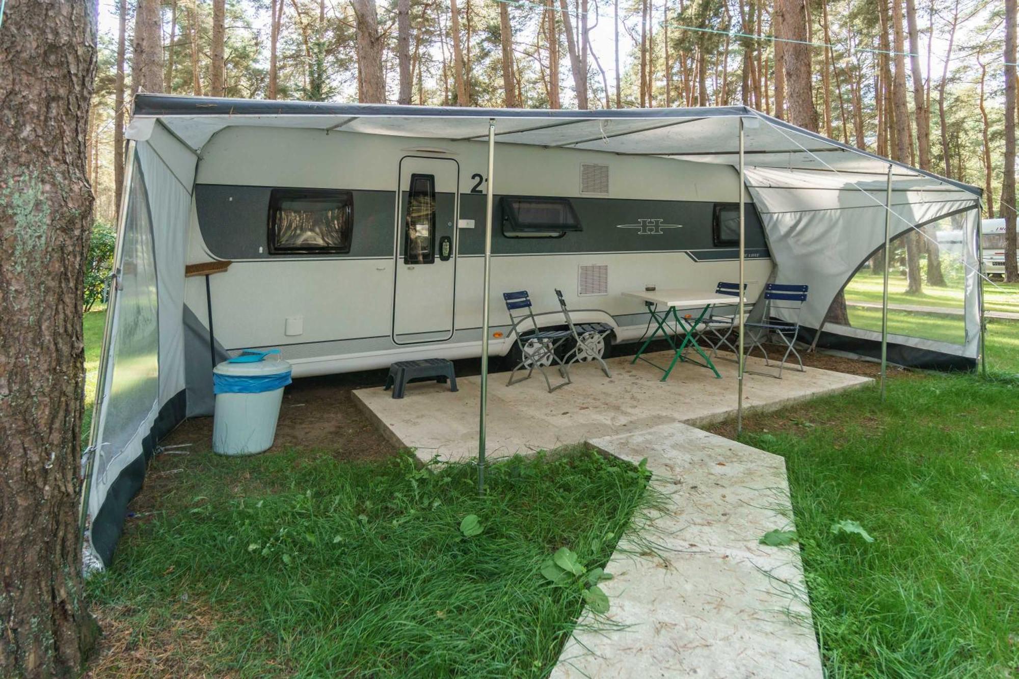 Urlaub Im Wohnwagen Mitten Im Wald