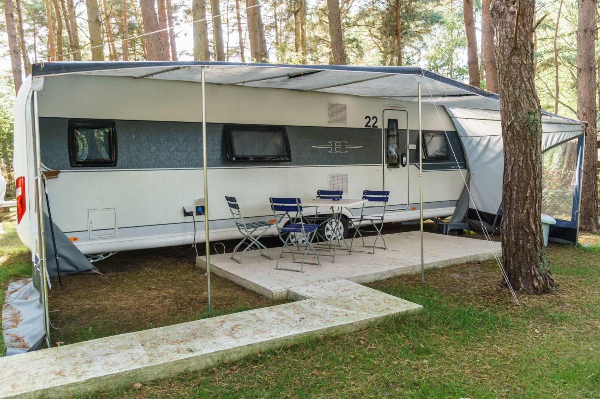 Urlaub Im Wohnwagen Mitten Im Wald Campingplatz *