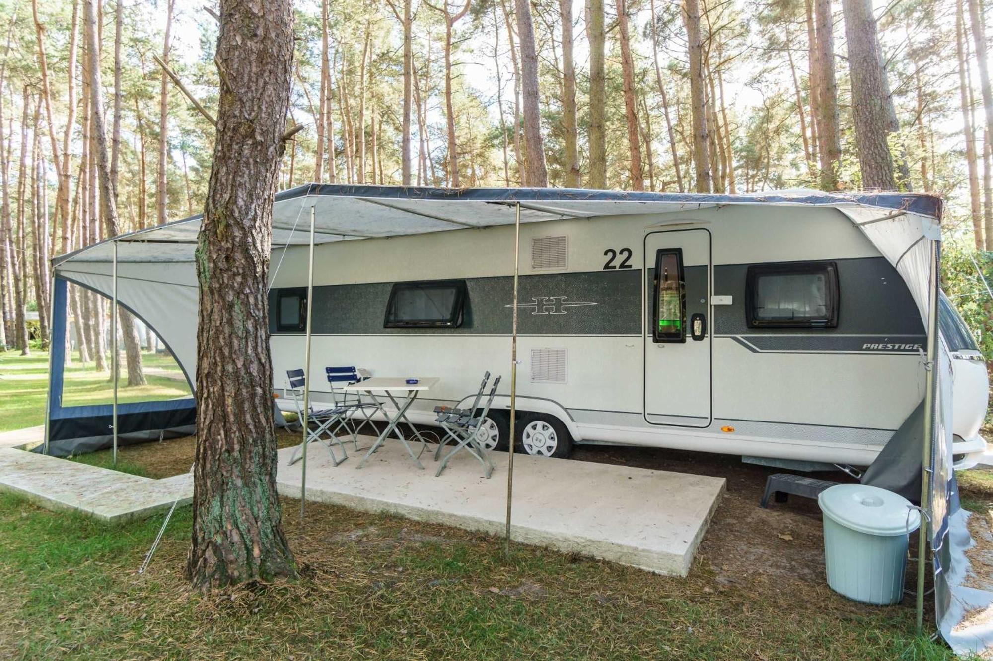 Urlaub Im Wohnwagen Mitten Im Wald * Lutow