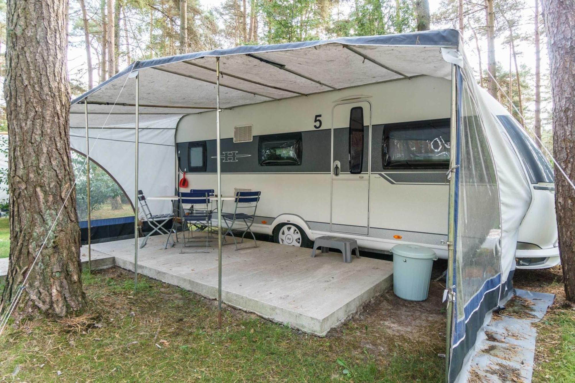 Urlaub Im Wohnwagen Mitten Im Wald Campingplatz *