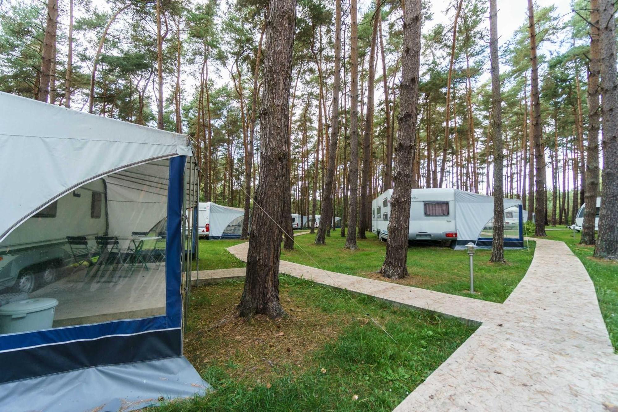 Urlaub Im Wohnwagen Mitten Im Wald *