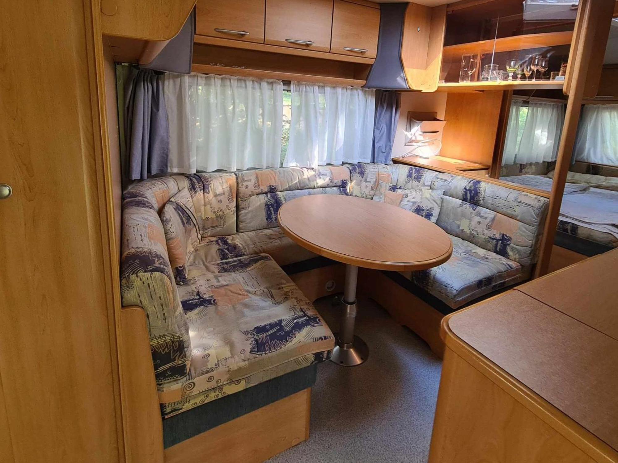 Urlaub Im Wohnwagen Mitten Im Wald Campingplatz *