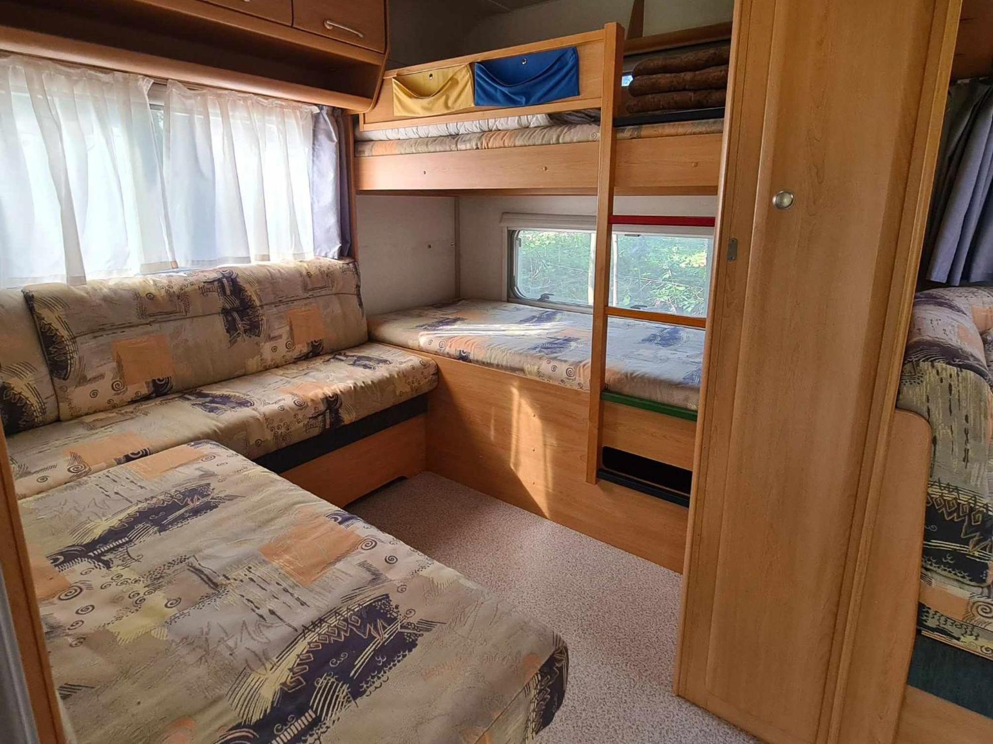 Urlaub Im Wohnwagen Mitten Im Wald Campingplatz