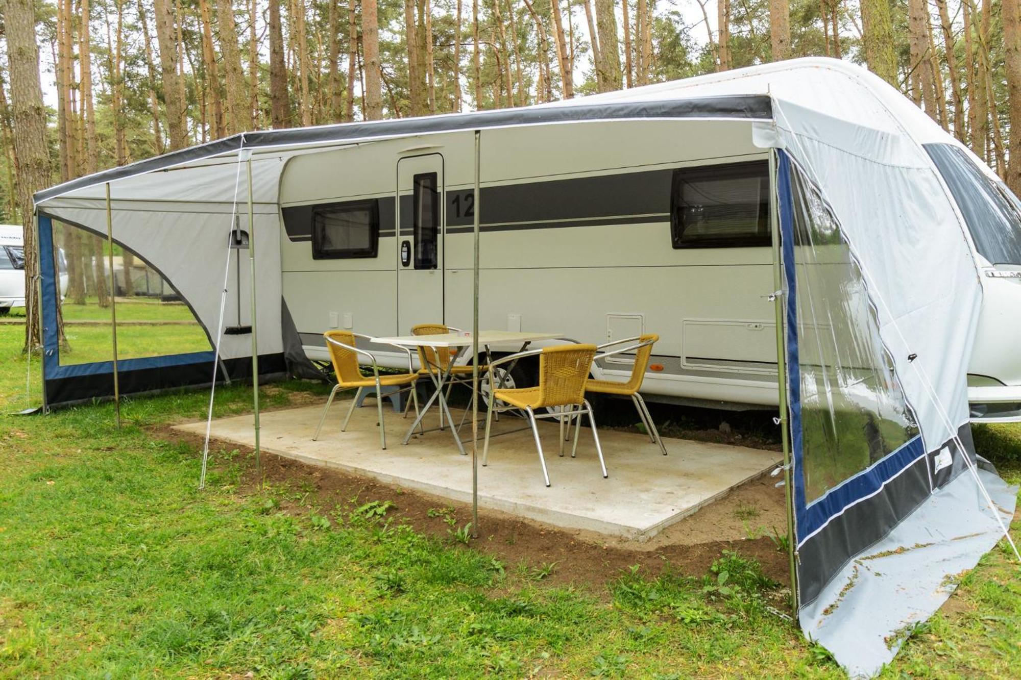 Urlaub Im Wohnwagen Mitten Im Wald *