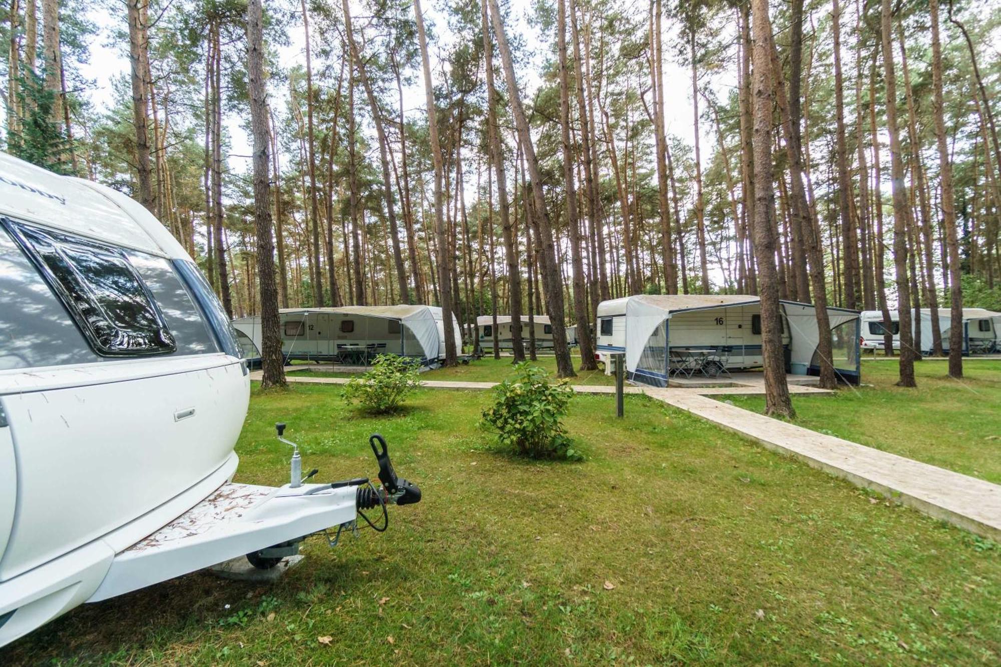 Campingplatz Urlaub Im Wohnwagen Mitten Im Wald Lutow