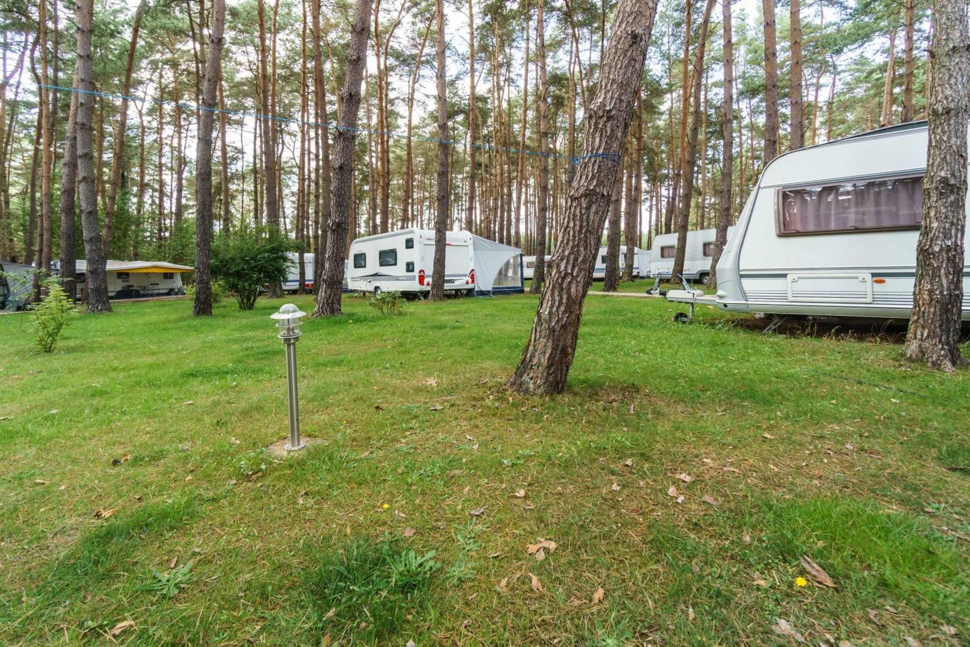 Campingplatz Urlaub Im Wohnwagen Mitten Im Wald Lutow