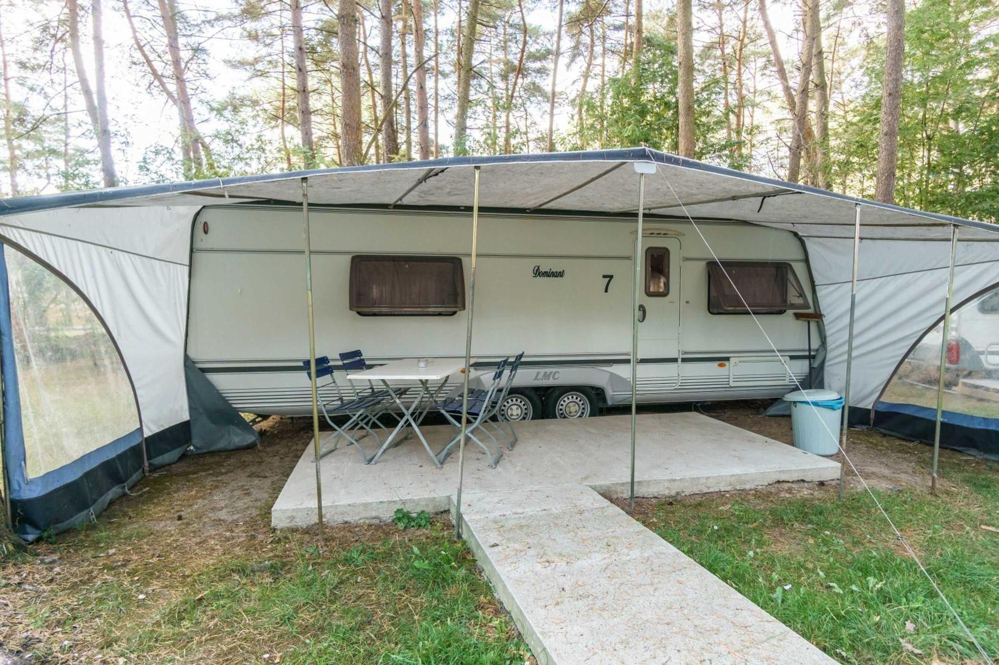 Urlaub Im Wohnwagen Mitten Im Wald Lutow